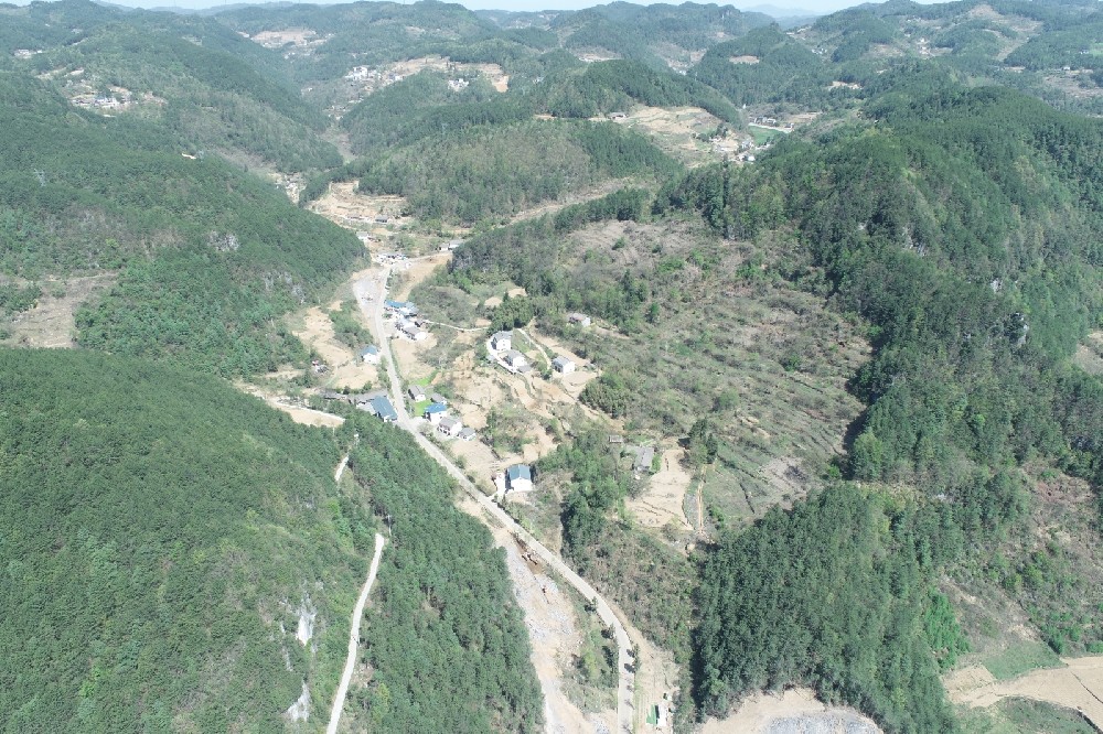 路愈寬，景愈明，可待漫慢行——朝天區(qū)曾家鎮(zhèn)（曾家場(chǎng)鎮(zhèn)至榮樂(lè)養(yǎng)生谷）段道路改建工程建設(shè)側(cè)記